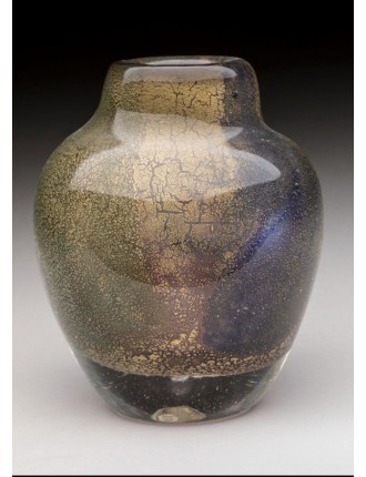 Vase - Jean-Claude Novaro - Vase en verre soufflé vert et bleu à décor de paillons dorés. H : 10,5 cm.
