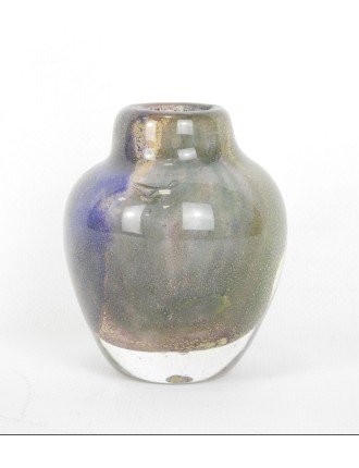 Vase - Jean-Claude Novaro - Vase en verre soufflé vert et bleu à décor de paillons dorés. H : 10,5 cm.