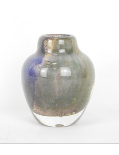 Vase - Jean-Claude Novaro - Vase en verre soufflé vert et bleu à décor de paillons dorés. H : 10,5 cm.
