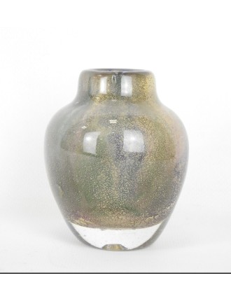 Vase - Jean-Claude Novaro - Vase en verre soufflé vert et bleu à décor de paillons dorés. H : 10,5 cm.