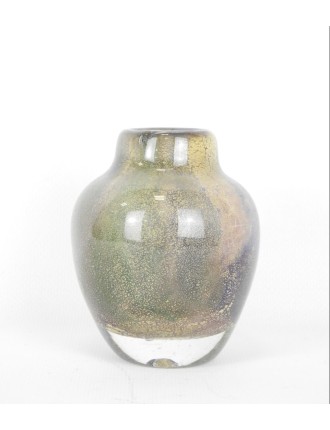 Vase - Jean-Claude Novaro - Vase en verre soufflé vert et bleu à décor de paillons dorés. H : 10,5 cm.