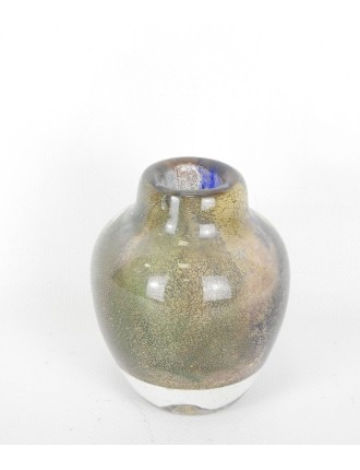 Vase - Jean-Claude Novaro - Vase en verre soufflé vert et bleu à décor de paillons dorés. H : 10,5 cm.