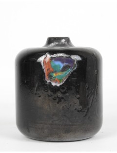 Vase - dans le gout de Maurice MARINOT. Flacon en épais verre noir à décor abstrait