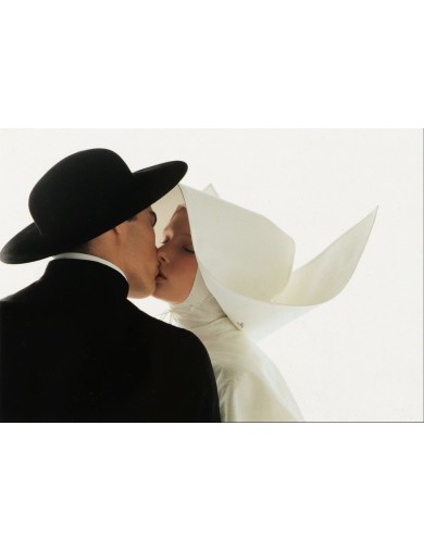 Photo Prêtre et Sœur, 1991. Photographie en couleur représentant un prêtre et une nonne s'embrassant de Oliviero Toscani