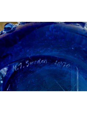 Mats Jonasson - Vase en épais transparent et bleu. Signé et numéroté sous la base. H :18 cm.