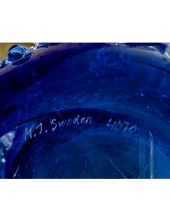Mats Jonasson - Vase en épais transparent et bleu. Signé et numéroté sous la base. H :18 cm.