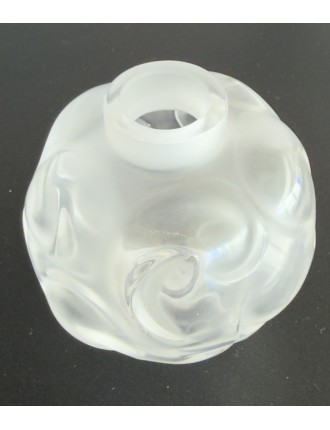 Lalique - Flacon à parfum Lalique nuages en cristal moulé pressé. Bouchon en forme de 2 anges unis par un coeur