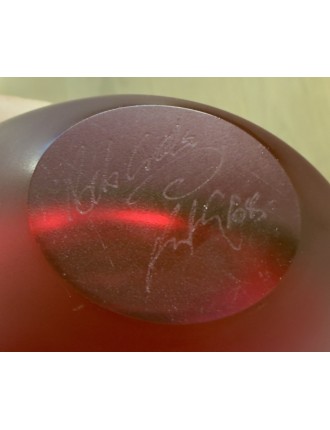 Vase - Bob Crooks - Flacon en verre satiné et coloré. Bouchon forme cactus. Signé sous la base. Haut 16 cm.