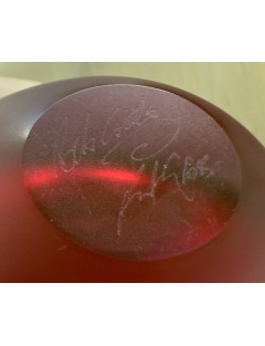 Vase - Bob Crooks - Flacon en verre satiné et coloré. Bouchon forme cactus. Signé sous la base. Haut 16 cm.