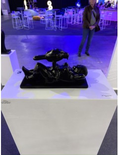 Botero –  "Le rêve". 1996. Bronze à patine brune. Numéroté 2/6