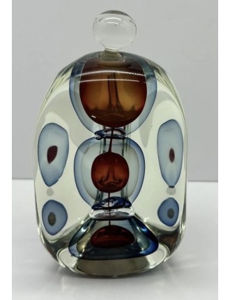 Alain BEGOU, Vase. Flacon avec son bouchon trilobé en verre soufflé à inclusions de ronds soufflés de couleurs