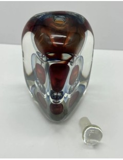 Alain BEGOU, Vase. Flacon avec son bouchon trilobé en verre soufflé à inclusions de ronds soufflés de couleurs