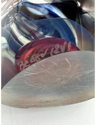 Alain BEGOU, Vase. Flacon avec son bouchon trilobé en verre soufflé à inclusions de ronds soufflés de couleurs