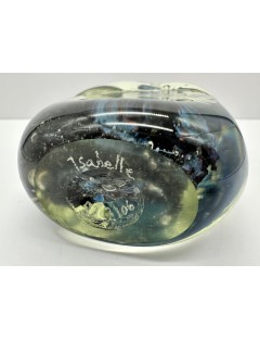 Isabelle MONOD. Sculpture en verre soufflé "Menhir", inclusions bulles bleu