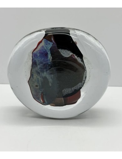 Claude MONOD - Vase disque en verre soufflé à motif intercalaire d'émaux bleu et rouge.