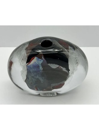 Claude MONOD - Vase disque en verre soufflé à motif intercalaire d'émaux bleu et rouge.