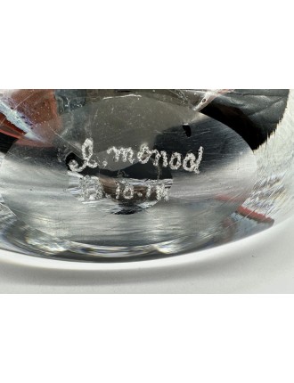 Claude MONOD - Vase disque en verre soufflé à motif intercalaire d'émaux bleu et rouge.