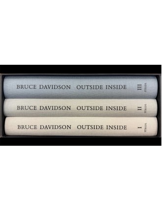 Superbe 3 livres photographies série Outside Inside de Bruce Davidson. Göttingen, Steidl, 2010.