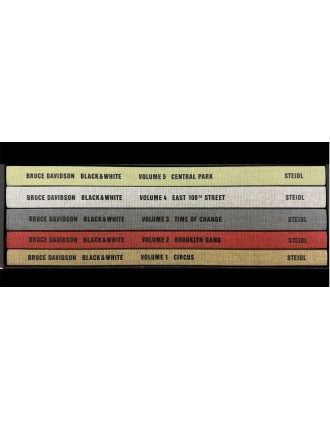 Superbe 5 livres photographies série Black & White de Bruce Davidson. Göttingen, Steidl, 2012.