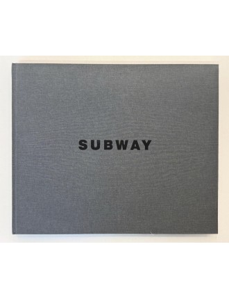 Superbe livre photographies rare série Subway de Bruce Davidson. Los Angeles, St. Ann's Press, 2003.
