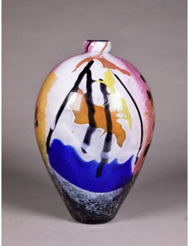 Vase - Ada Loumani - Vase ovoïde en verre multicouche à décor noir et bleu. Signé