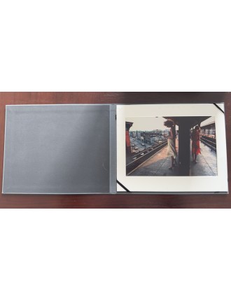 Superbe livre photographies rare série Subway de Bruce Davidson. Los Angeles, St. Ann's Press, 2003.