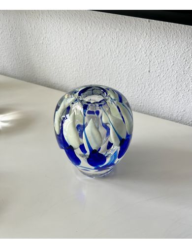 Vase - Jean-Claude Novaro - Vase soliflore à inscrutationbleues et blanches. H : 14 cm
