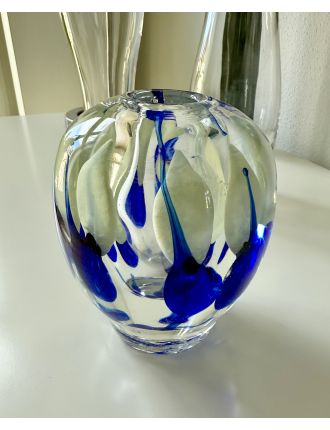 Vase - Jean-Claude Novaro - Vase soliflore à inscrutationbleues et blanches. H : 14 cm