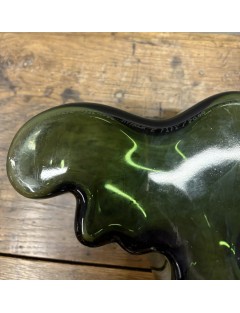 Vase Savoy en verre teinté vert. Icône du design de Alvar AALTO