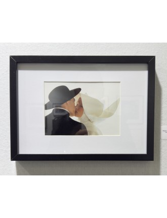 Photo Prêtre et Sœur, 1991. Photographie en couleur représentant un prêtre et une nonne s'embrassant de Oliviero Toscani