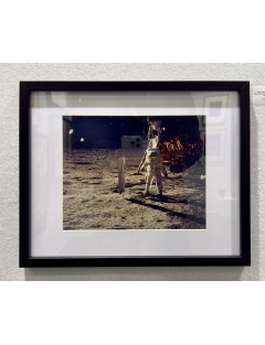 NASA. Mission Apollo 11. Photographie historique de l'astronaute Buzz Aldrin de façe debout le module lunaire "EAGLE"