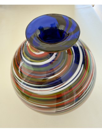 Vase boule en verre soufflé à décor type "diabolo", gravé en dessous Gianni VERSACE