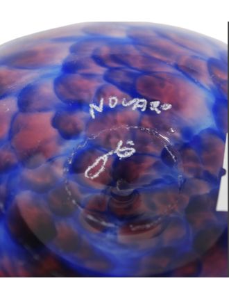 Vase - Jean-Claude Novaro - Vase boule à col étroit en verre marmoréen bleu. Signé au de