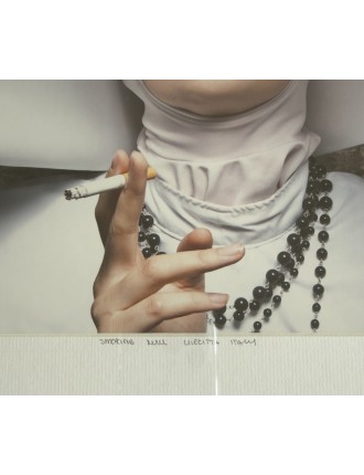 Photo en couleur, tirage argentique signée en bas à gauche et titrée " Smoking nun Cinecitta Italy" de Formento & Formento
