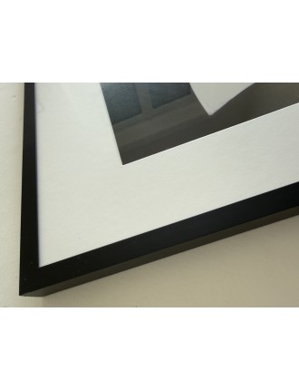 Photo en couleur, tirage argentique signée en bas à gauche et titrée " Smoking nun Cinecitta Italy" de Formento & Formento