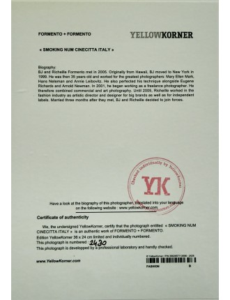 Photo en couleur, tirage argentique signée en bas à gauche et titrée " Smoking nun Cinecitta Italy" de Formento & Formento