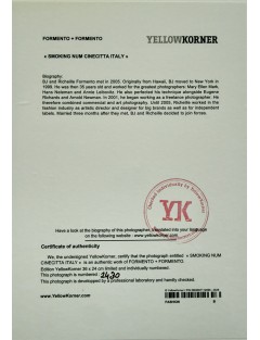 Photo en couleur, tirage argentique signée en bas à gauche et titrée " Smoking nun Cinecitta Italy" de Formento & Formento