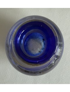 Vase Ovoïde en verre à décor polychrome signé et daté 94 sous la base. H :13 cm. Très bon état.