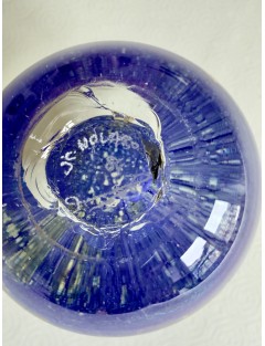 Vase Ovoïde en verre à décor polychrome signé et daté 94 sous la base. H :13 cm. Très bon état.