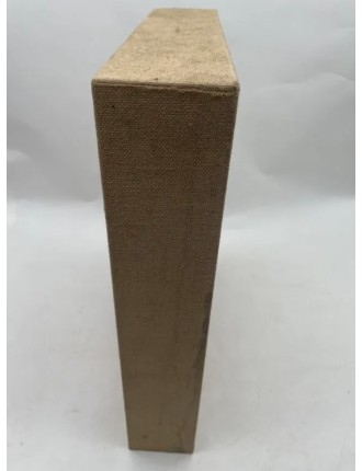 Livre Coffret de André MALRAUX & Eduardo ARROYO. Oraisons funèbres. Paris, Éditions Michèle Trinckvel, 1984.