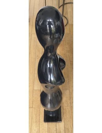 Sculpture en bronze à patine noire et socle en marbre noir de Xavier Alvarez