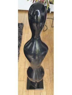 Sculpture en bronze à patine noire et socle en marbre noir de Xavier Alvarez