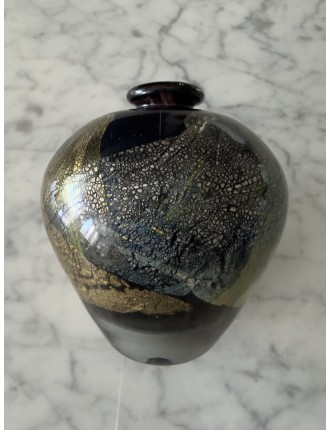 Jean-Claude Novaro - Vase ovoïde à col resserré en verre soufflé à inclusions d'oxydes, émaux et feuilles d'or