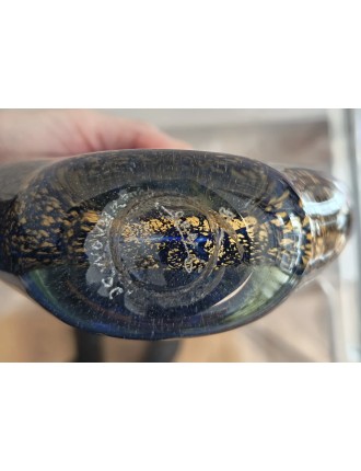 Jean-Claude Novaro - Vase à panse plate à col haut en verre soufflé à inclusions d'oxydes, d'émaux bleus et feuilles d'or