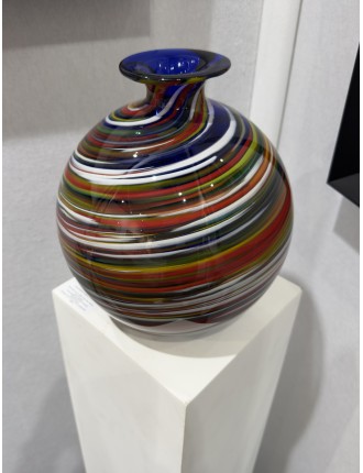 Vase boule en verre soufflé à décor type "diabolo", gravé en dessous Gianni VERSACE