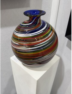 Vase boule en verre soufflé à décor type "diabolo", gravé en dessous Gianni VERSACE