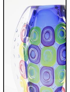 Muano. Vase Annely. Vase en verre sommerso transparent et bleu, orné de murrini jaunes et roses et d'un motif de bulles de Luigi