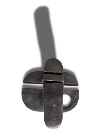 Sculpture en bronze a patine noire de Carmelo Arden Quin