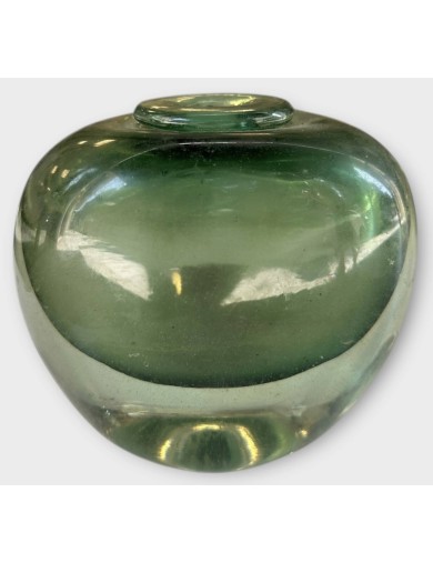 Vase en verre soufflé vert