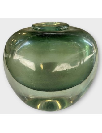 Vase en verre soufflé vert